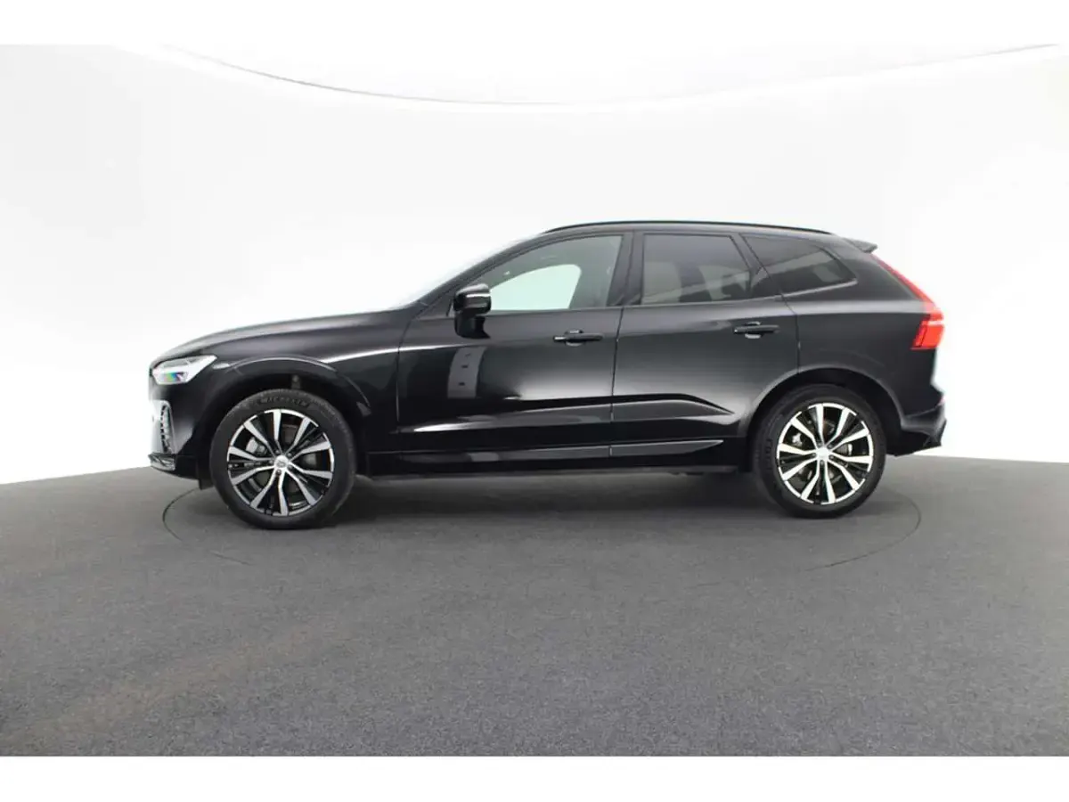 Gebraucht Volvo XC60 Plus 197 PS (144 kW) 2024 Schwarz SUV