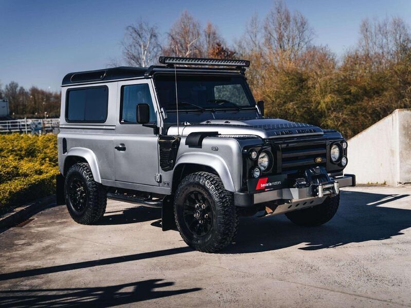 Grau Gebraucht 2011 Land Rover Defender SUV | 47.900 € (Etwas zu teuer) - Bild 1/4