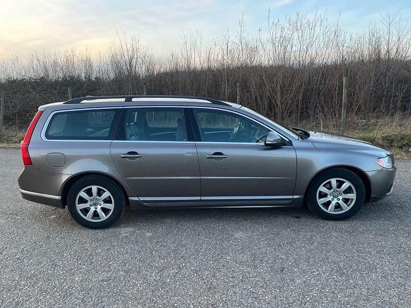 Gebraucht Volvo V70 Summum 114 PS (83 kW) 2012 Beige Kombi