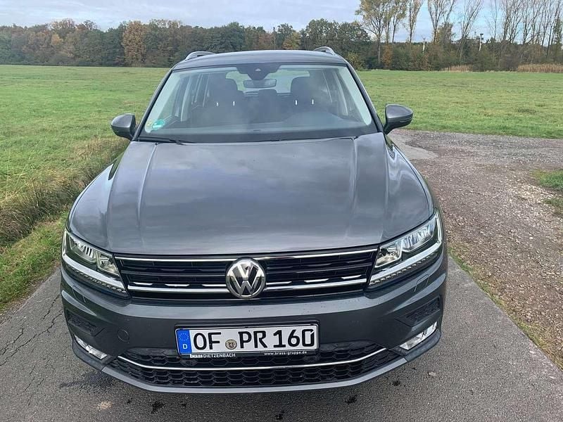 Grau Gebraucht 2017 VW Tiguan Comfortline SUV | 18.999 € (Superpreis) - Bild 1/4