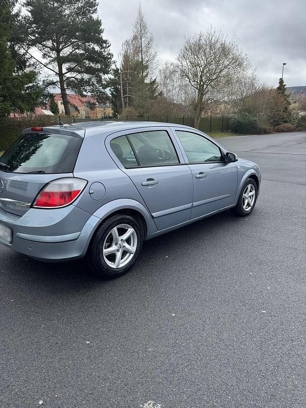 Gebraucht Opel Astra 105 PS (77 kW) 2004 Blau Kleinwagen