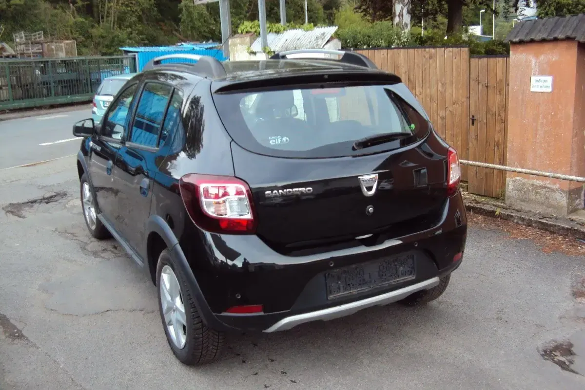 Gebraucht Dacia Sandero Prestige 90 PS (66 kW) 2014 Schwarz Limousine