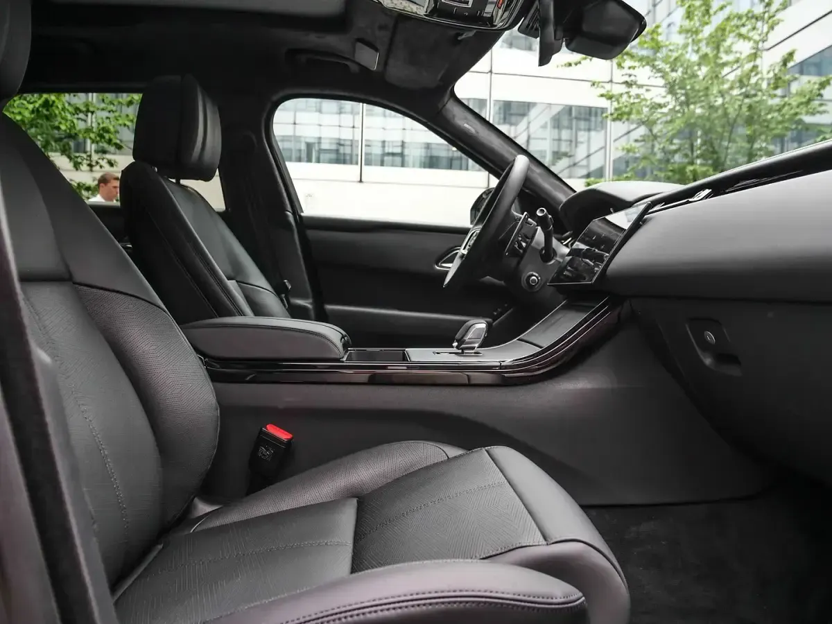 Neu Land Rover Range Rover Velar Autobiography 300 PS (220 kW) 2026 Carpathian grey SUV