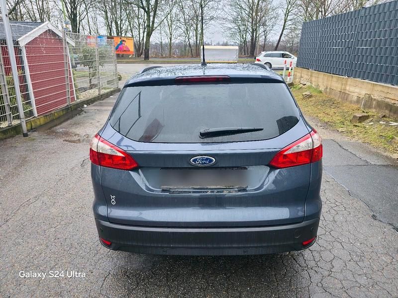 Gebraucht Ford Focus 115 PS (84 kW) 2014 Blau Kombi