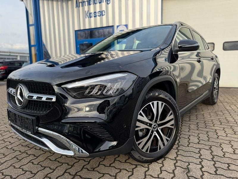 Gebraucht Mercedes GLA200 163 PS (119 kW) 2025 Schwarz SUV