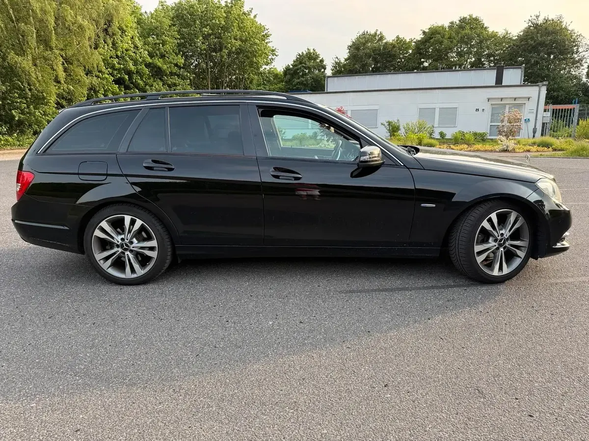 Gebraucht Mercedes C250 204 PS (150 kW) 2011 Schwarz Kombi