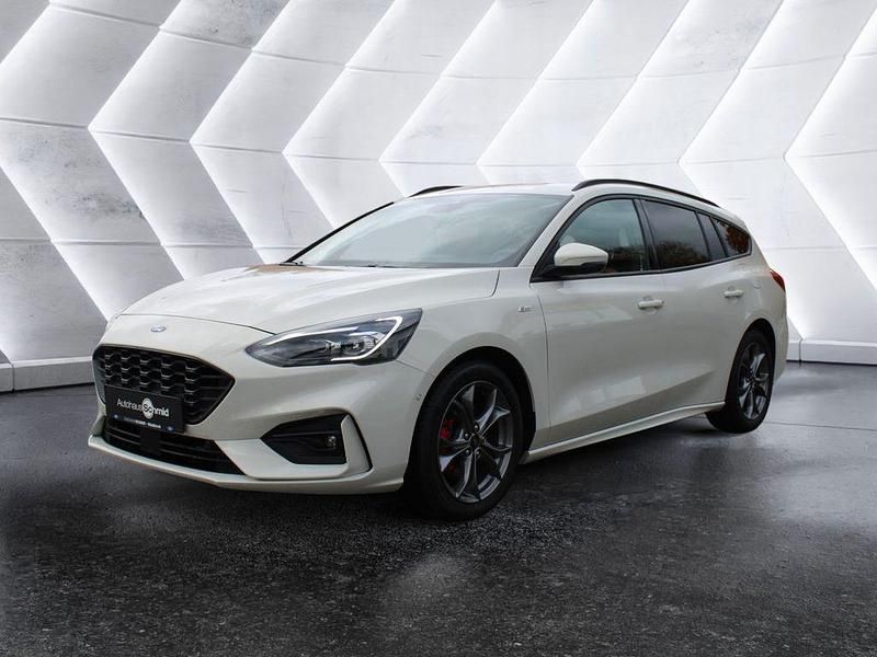 Weiß Gebraucht 2021 Ford Focus ST-Line X Limousine | 20.900 € (Etwas zu teuer) - Bild 1/4
