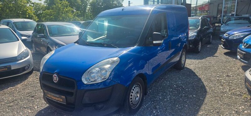 Blau Gebraucht 2015 Fiat Doblò Van / Kleinbus | 5.290 € (Guter Preis) - Bild 1/4