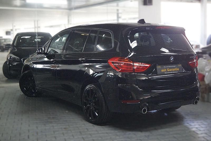 Gebraucht BMW 220 Gran Tourer Advantage 190 PS (139 kW) 2020 Schwarz Van / Kleinbus