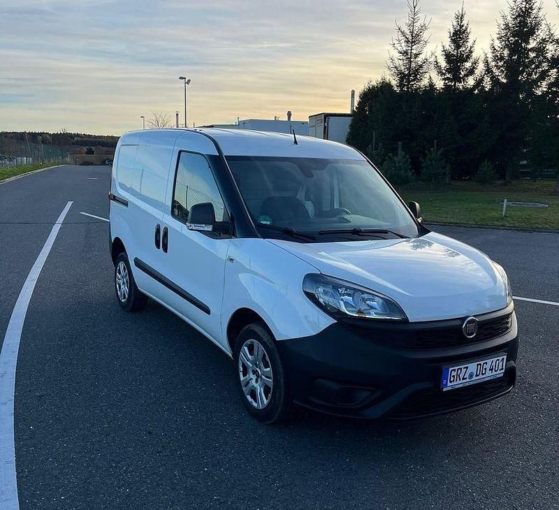 Weiß Gebraucht 2021 Fiat Doblò Van / Kleinbus | 13.500 € (Fairer Preis) - Bild 1/4