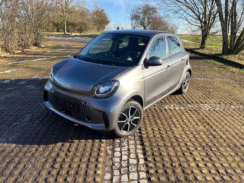 Grau Gebraucht 2020 Smart ForFour Electric Drive Passion Kleinwagen | 8.490 € (Guter Preis) - Bild 1/4
