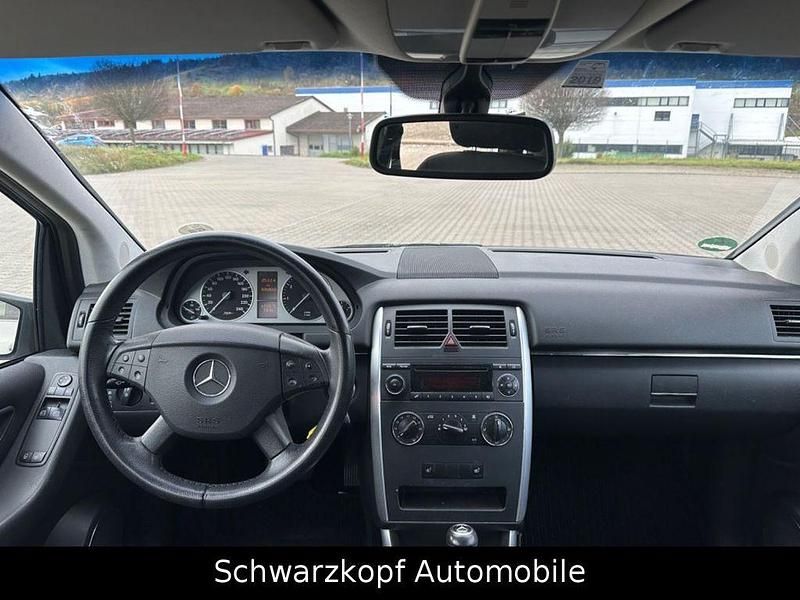 Gebraucht Mercedes B180 116 PS (85 kW) 2007 Silber Van / Kleinbus