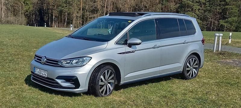 Gebraucht VW Touran Highline 150 PS (110 kW) 2019 Silber Van / Kleinbus