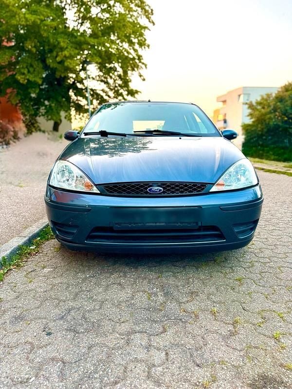Grau Gebraucht 2005 Ford Focus Kleinwagen | 1.900 € (Guter Preis) - Bild 1/4