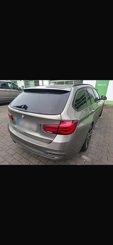 Gebraucht BMW 330 190 PS (139 kW) 2019 Grau Kombi
