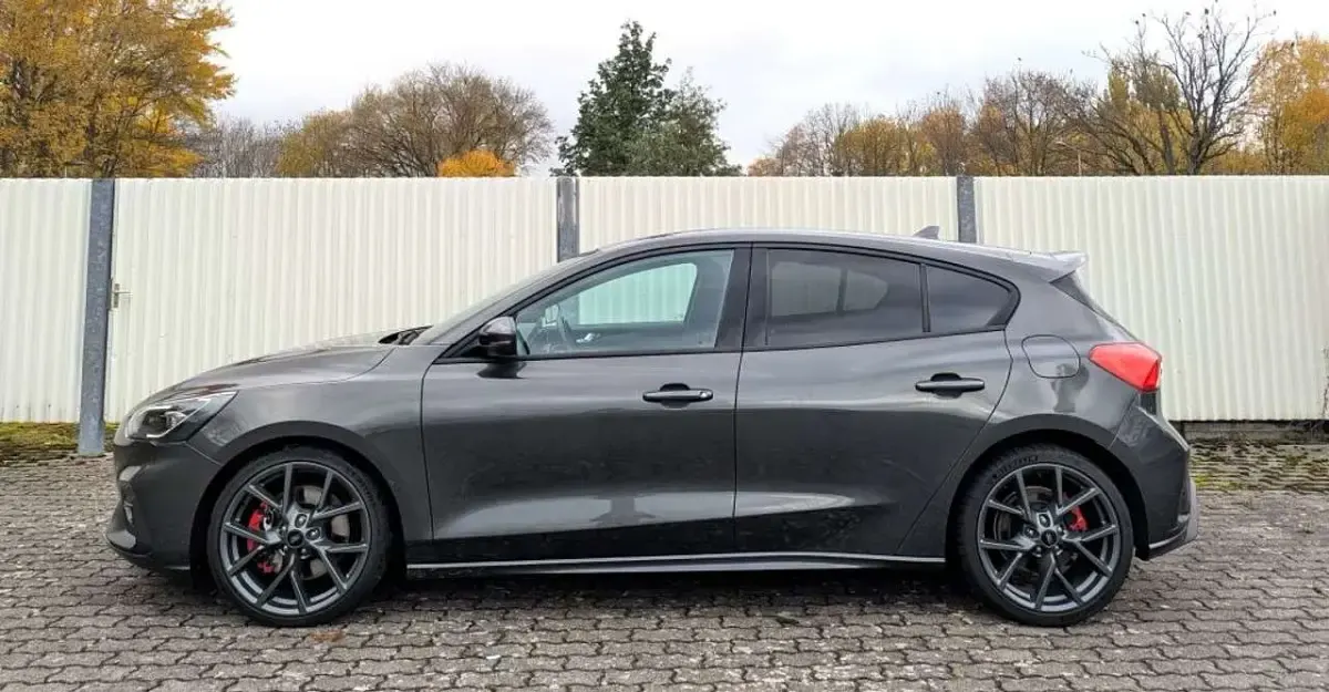Gebraucht Ford Focus ST 280 PS (205 kW) 2021 Magneticgrau metallic Limousine