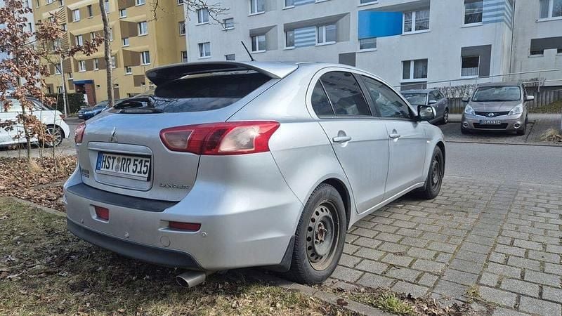 Gebraucht Mitsubishi Lancer Invite 117 PS (86 kW) 2010 Silber Limousine