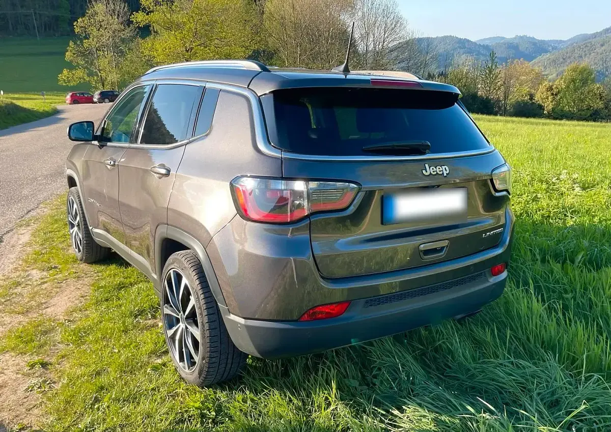 Gebraucht Jeep Compass Limited 140 PS (102 kW) 2019 Grau SUV