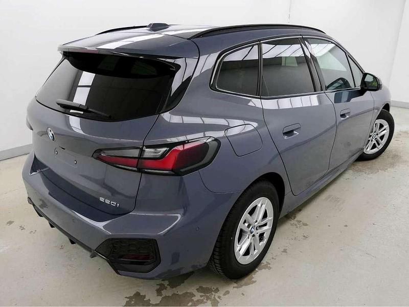 Gebraucht BMW 220 M Sport 170 PS (125 kW) 2024 Sparkling kupfergrau metallic Van / Kleinbus