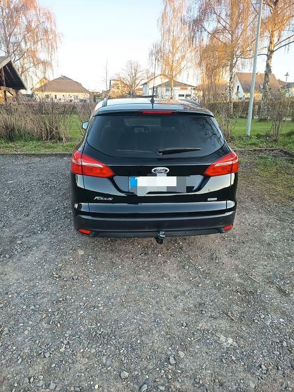 Gebraucht Ford Focus 101 PS (74 kW) 2016 Schwarz Limousine