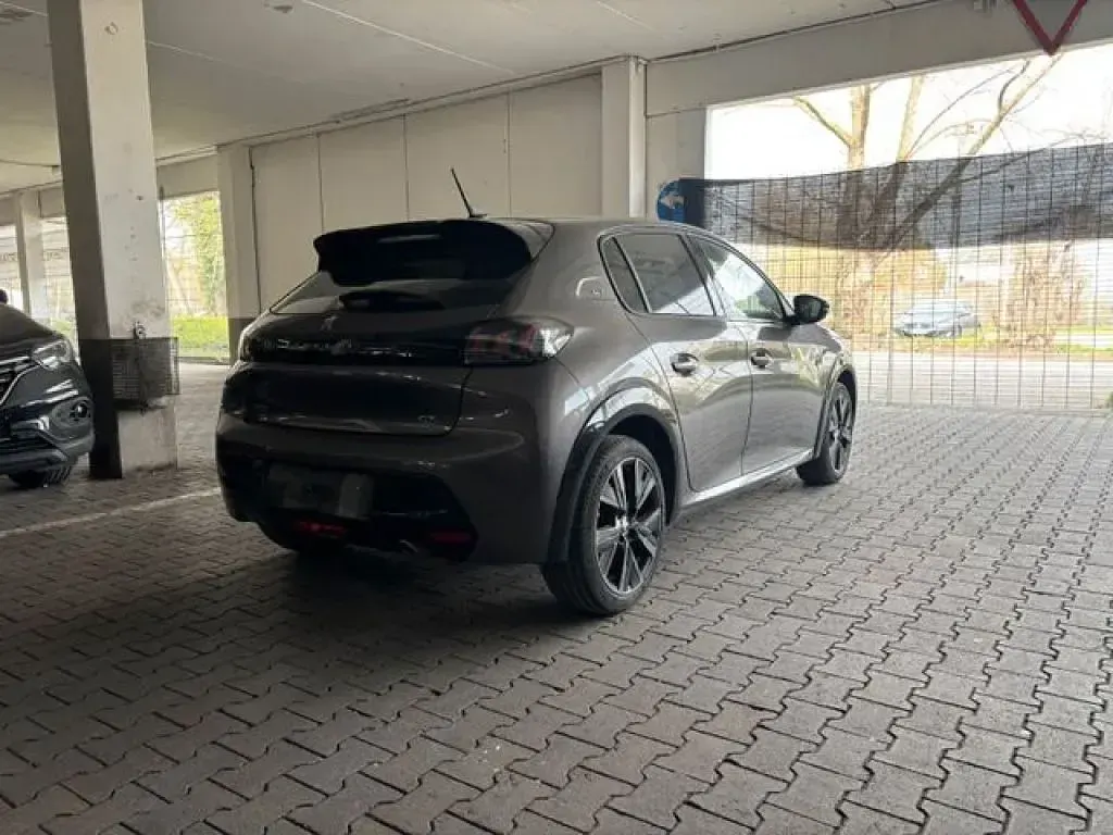 Gebraucht Peugeot 208 GT 101 PS (74 kW) 2023 Platiniumgrau (metallic) Kleinwagen