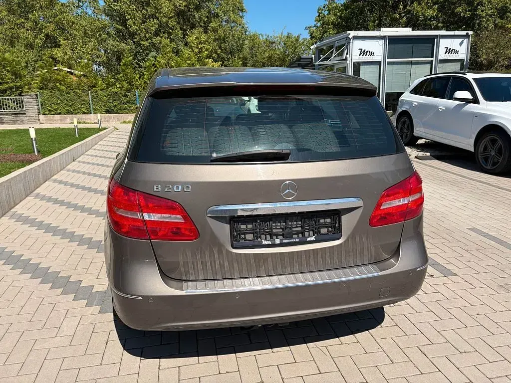 Gebraucht Mercedes B200 156 PS (114 kW) 2012 Grau Kleinwagen