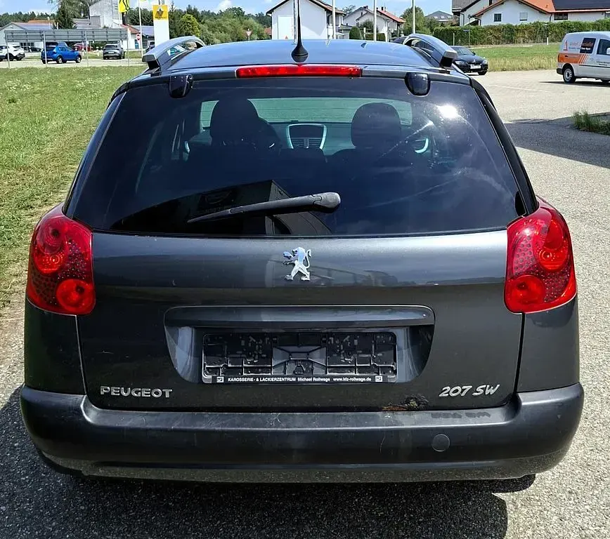 Gebraucht Peugeot 207 Tendance 95 PS (69 kW) 2009 Grau Kombi