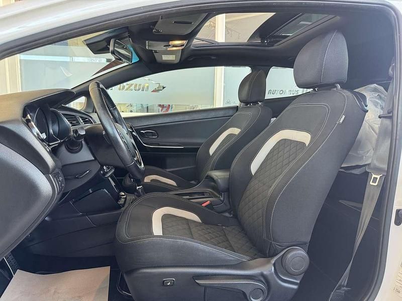 Gebraucht Kia ProCeed GT-Line 120 PS (88 kW) 2016 Weiß Kleinwagen