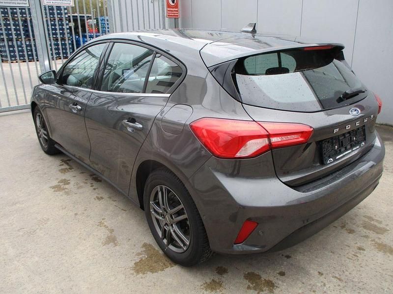 Gebraucht Ford Focus Cool & Connect 120 PS (88 kW) 2021 Grau Limousine