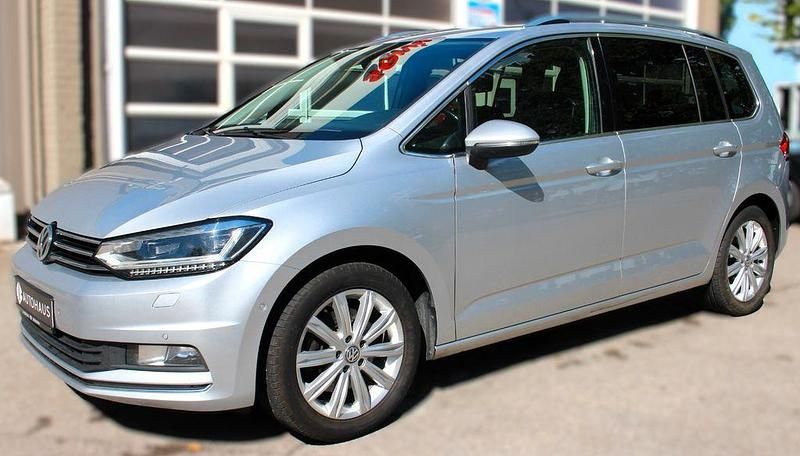 Silber Gebraucht 2017 VW Touran Highline Van / Kleinbus | 12.900 € (Fairer Preis) - Bild 1/4