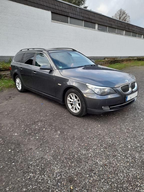 Grau Gebraucht 2010 BMW 525 Lifestyle Kombi | 4.500 € (Superpreis) - Bild 1/4