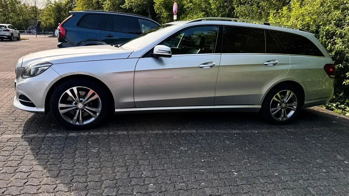 Gebraucht Mercedes E250 204 PS (150 kW) 2013 Silber Kombi
