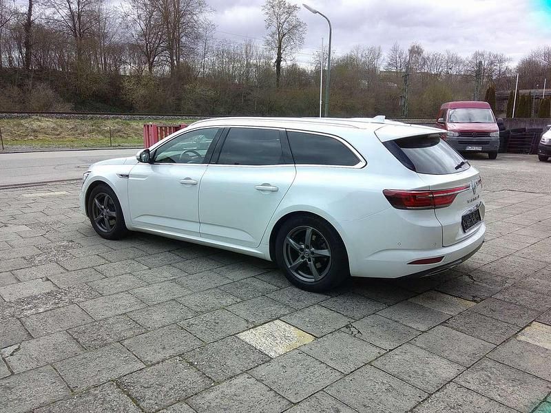Gebraucht Renault Talisman Initiale Paris 200 PS (147 kW) 2022 Weiss "nacre" Kombi