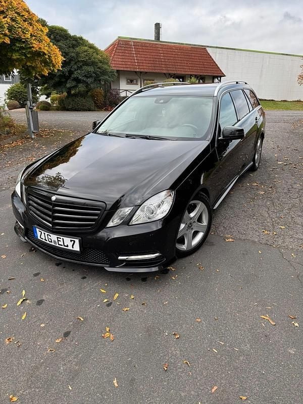 Gebraucht Mercedes E220 AMG line 170 PS (125 kW) 2012 Schwarz Limousine
