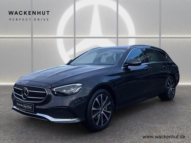 Grau Gebraucht 2021 Mercedes E300 Avantgarde Limousine | 31.800 € (Fairer Preis) - Bild 1/4