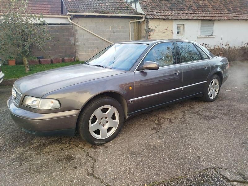 Blau Gebraucht 1997 Audi A8 Limousine | 4.000 € (Superpreis) - Bild 1/4