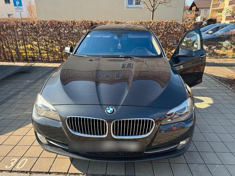 Grau Gebraucht 2012 BMW 520 Kombi | 8.200 € (Fairer Preis) - Bild 1/4