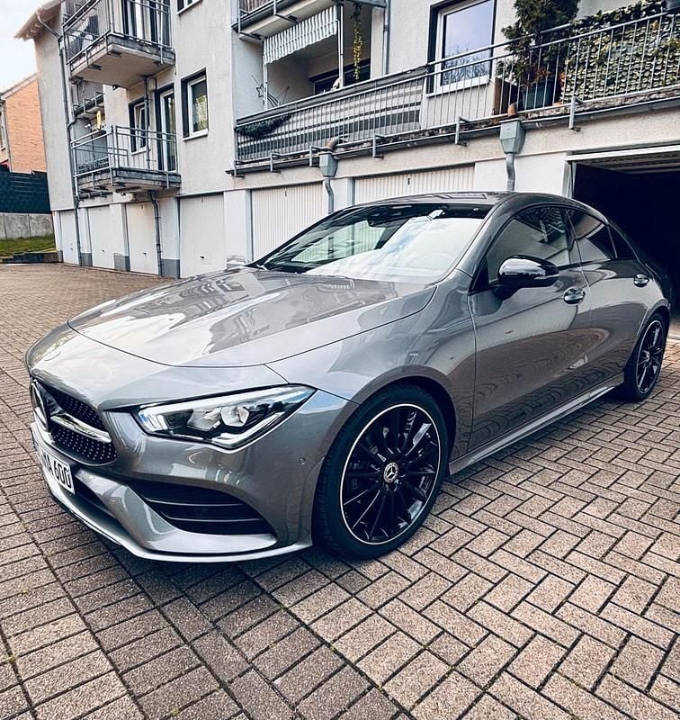 Grau Gebraucht 2022 Mercedes CLA200 AMG Coupé | 28.999 € (Guter Preis) - Bild 1/4