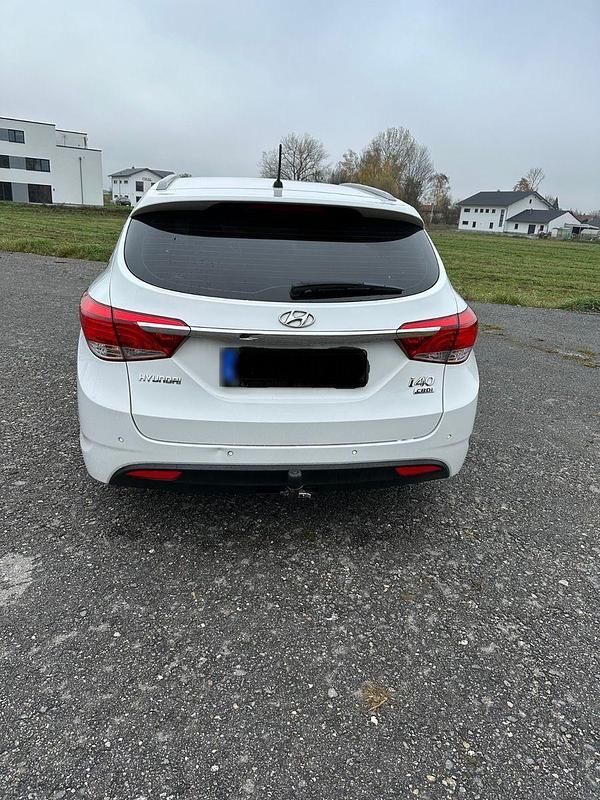Gebraucht Hyundai i40 136 PS (100 kW) 2012 Weiß Kombi