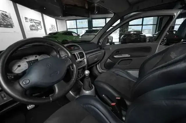 Gebraucht Renault Clio 226 PS (166 kW) 2003 Silber Kleinwagen