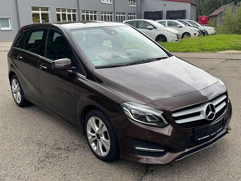 Gebraucht Mercedes B200 Style 136 PS (100 kW) 2018 Braun Van / Kleinbus