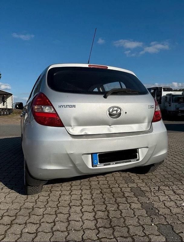 Gebraucht Hyundai i20 77 PS (56 kW) 2010 Grau Kleinwagen