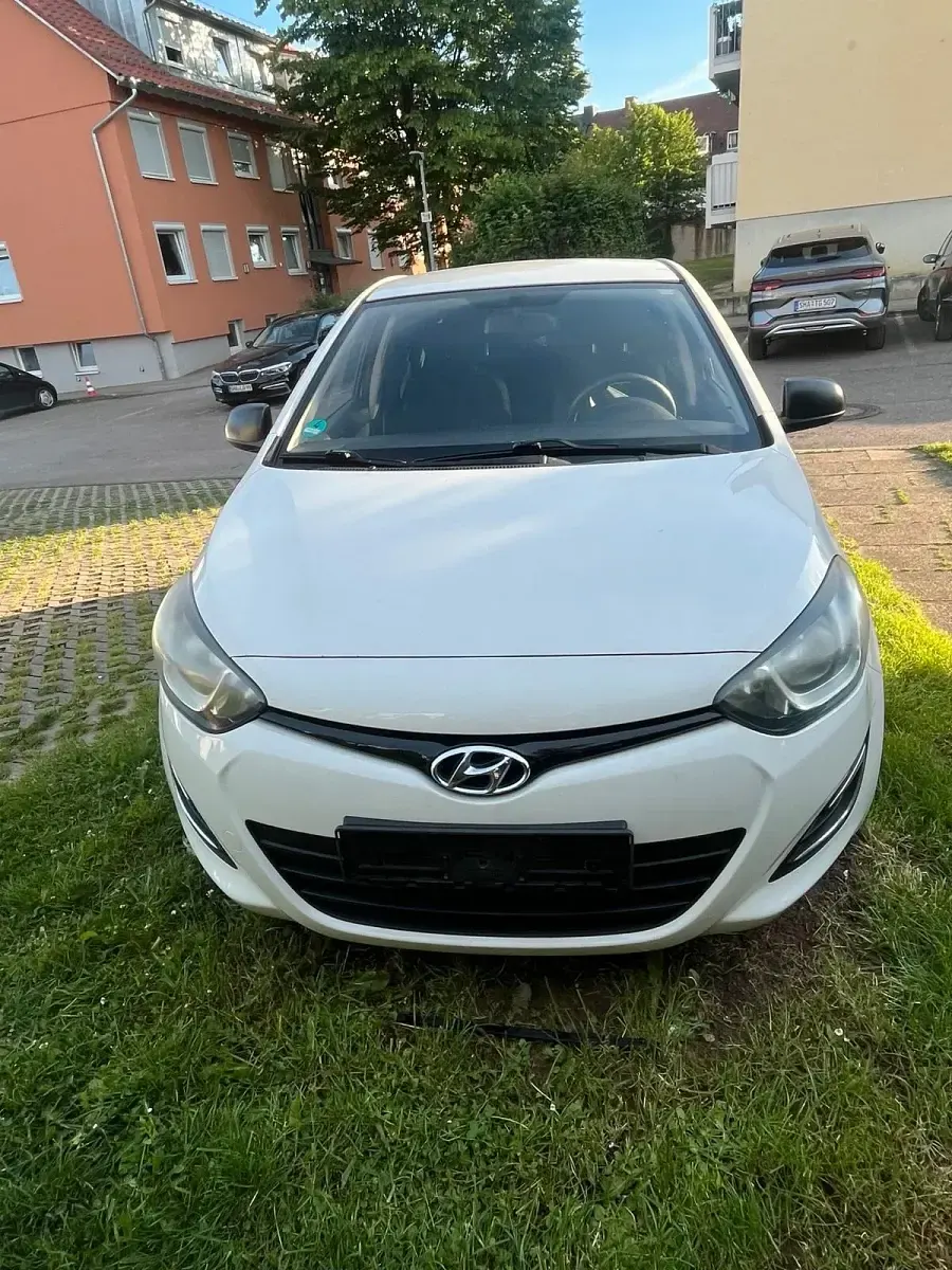 Gebraucht Hyundai i20 86 PS (63 kW) 2013 Weiß Kleinwagen