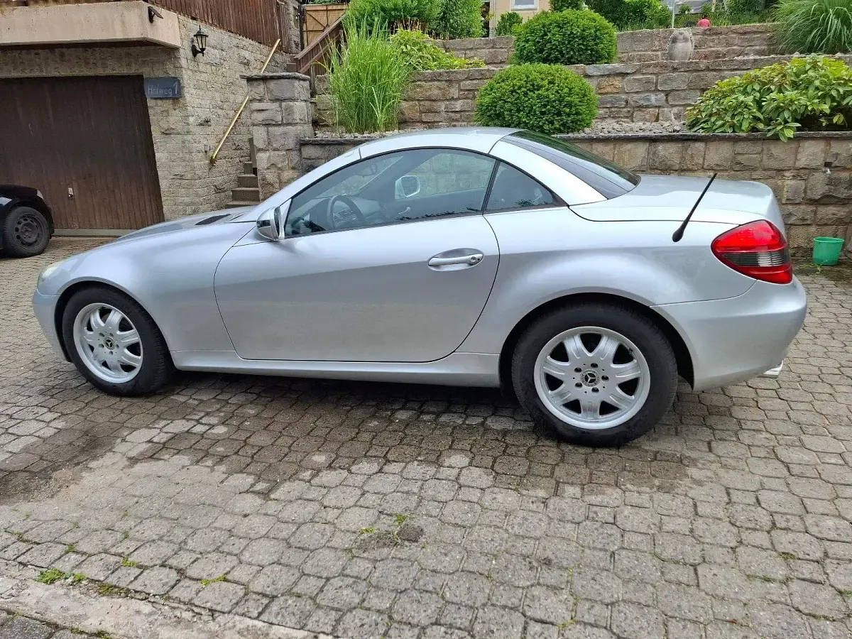 Gebraucht Mercedes SLK200 184 PS (135 kW) 2010 Silber Cabrio