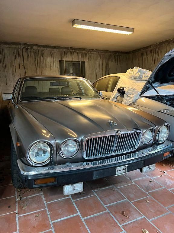 Gebraucht Jaguar XJ12 295 PS (216 kW) 1983 Braun Limousine