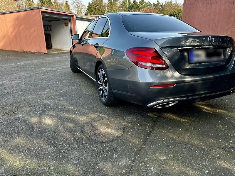 Usata Mercedes E200 184 CV (135 kW) 2016 Grigio Berlina