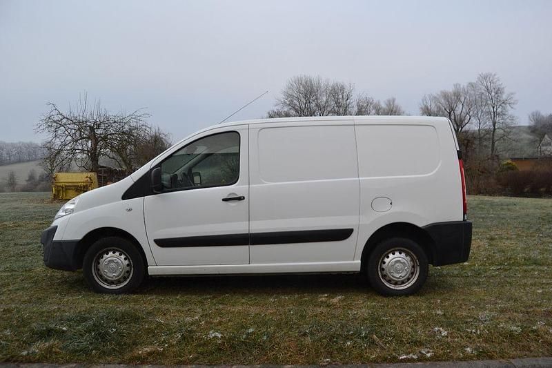 Weiß Gebraucht 2015 Toyota Proace Van / Kleinbus | 4.800 € (Superpreis) - Bild 1/4
