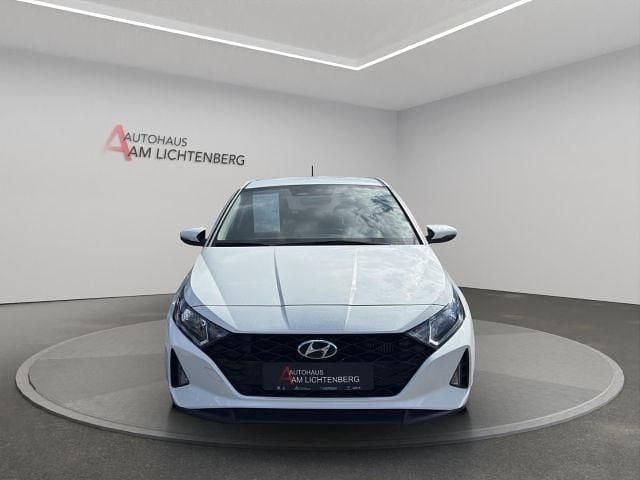 Gebraucht Hyundai i20 Select 101 PS (74 kW) 2022 Weiss Limousine