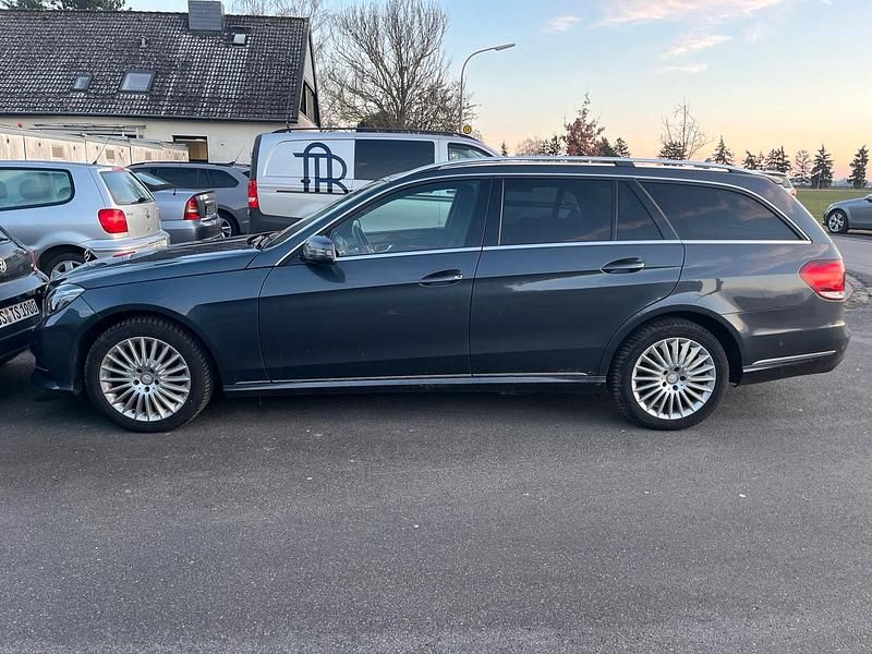 Gebraucht Mercedes E250 204 PS (150 kW) 2013 Grau Kombi
