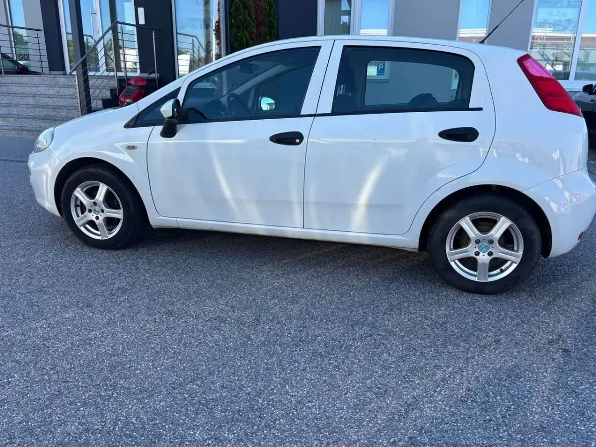 Gebraucht Fiat Punto Basis 69 PS (50 kW) 2017 Colore esterno (bianco divino) Kleinwagen
